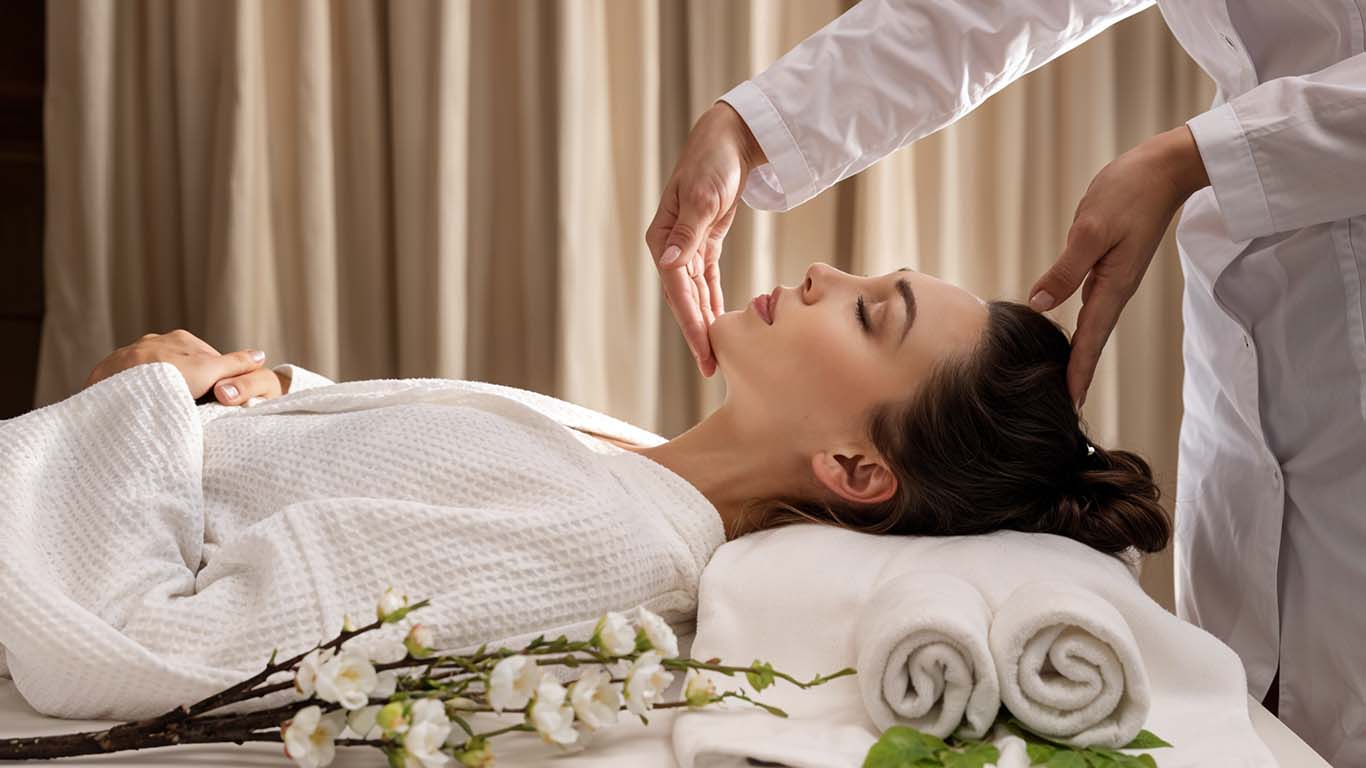Aroma Bliss Facial Pure Indulgence. Visible Radiance.